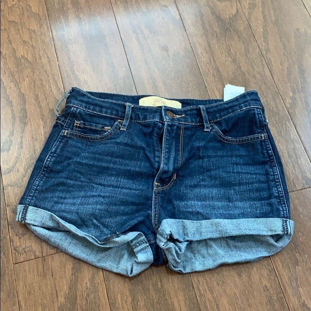 Hollister short-short jeans size3 or w26